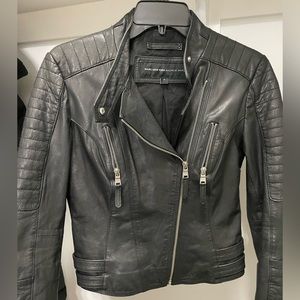 100% leather jacket like new size small